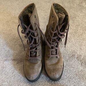 Clarks Women Brown Lined Suede Boots, 7.5